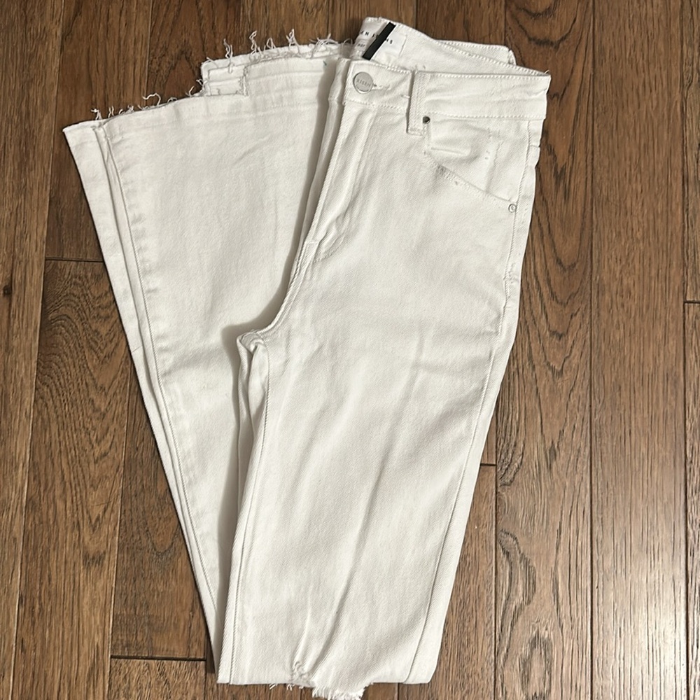 NWT Risen White Distresses Jeans